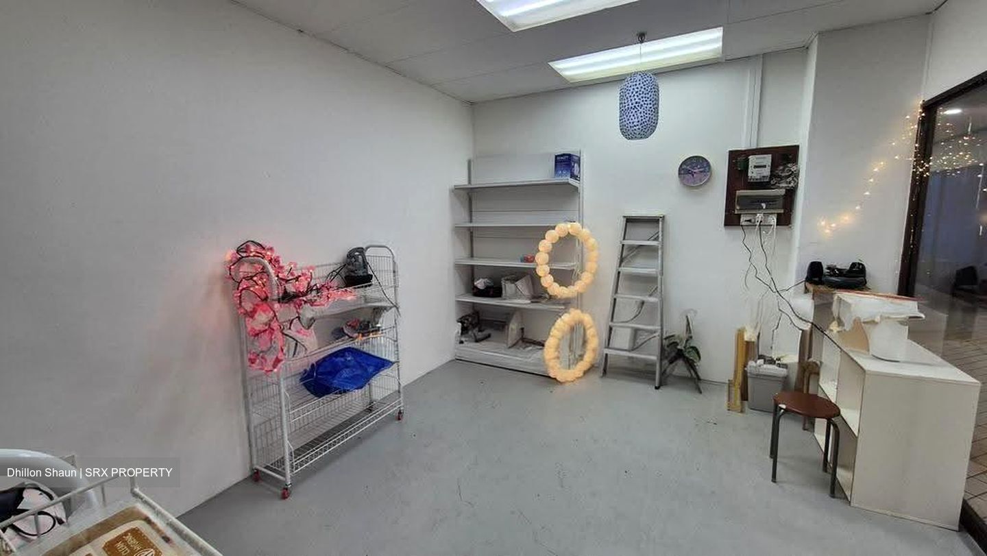 Upper Serangoon Shopping Centre (D19), Shop House #618128141